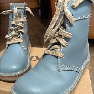 Duckfeet Blue Leather Shoes